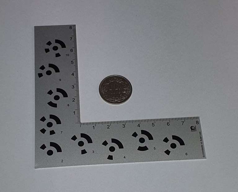 Target ruler for small objects